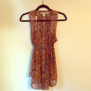 Patterned flowy tank top with tie and buttons.